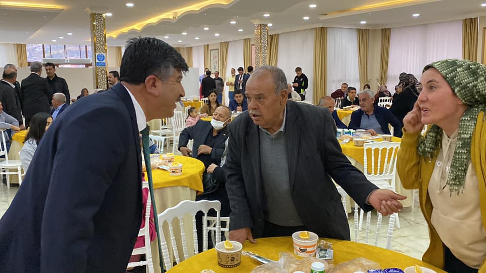 BAHÇE BELEDİYE BAŞKANI İBRAHİM BAZ GAZİ VE ŞEHİT AİLELERİNE İFTAR VERDİ