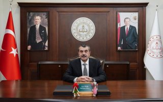 KEŞKE BİRİLERİ  BAKANDAN ÜNİVERSİTEYE YURT YENİ BÖLÜMLER VE FAKÜLTE İSTESEYDİ